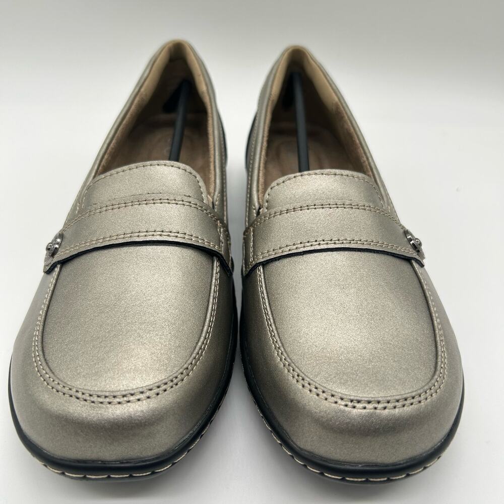 IUY Loafers Womens 10 Silver Leather Casual Slip On Penny Loafers‎ Comfort NEW